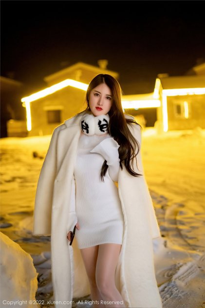 美女裸体大黄海报